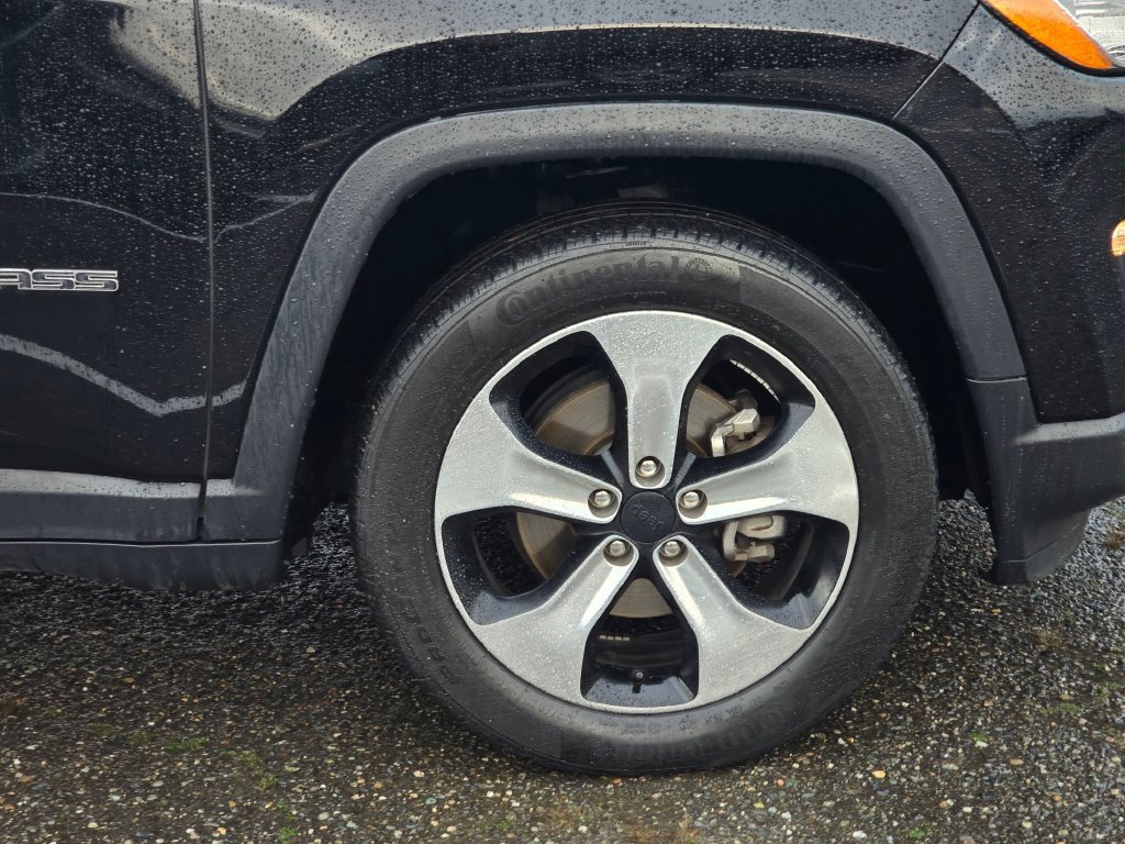 Used 2018 Jeep Compass Latitude w/ Popular Equipment Group FWD image 10