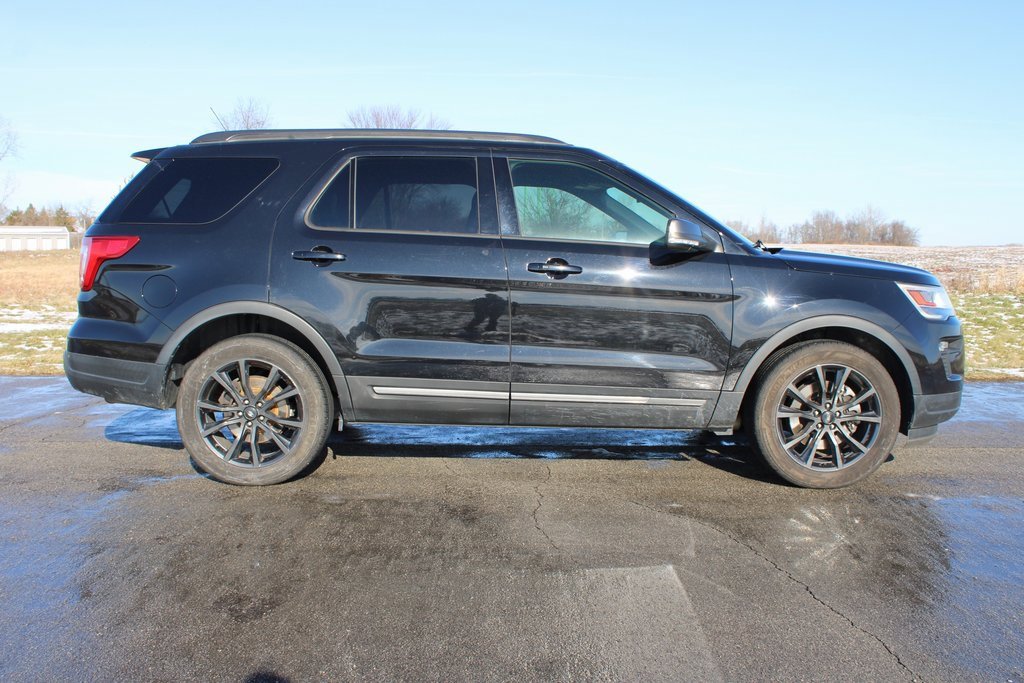 Used 2019 Ford Explorer XLT w/ Equipment Group 202A image 8