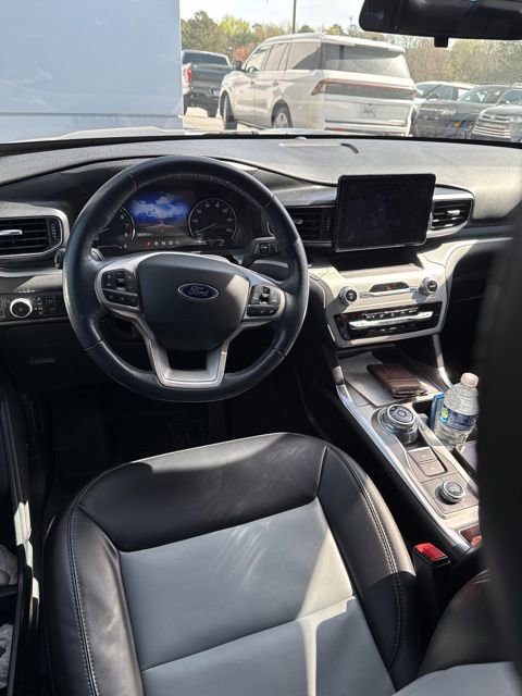 Used 2022 Ford Explorer XLT w/ Equipment Group 202A image 8