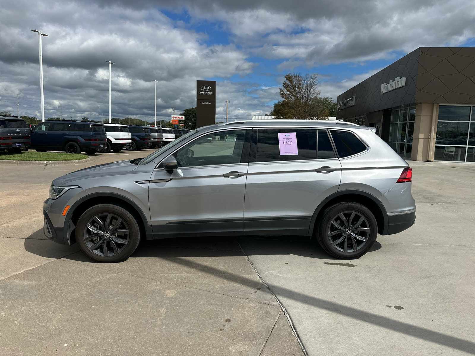 Used 2023 Volkswagen Tiguan SE FWD image 9
