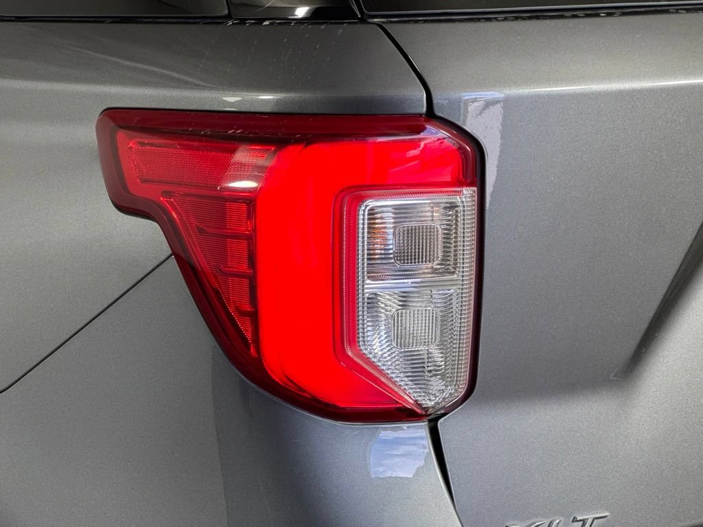 Used 2023 Ford Explorer XLT w/ Equipment Group 202A AWD/4WD image 10