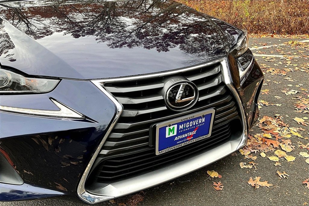 Used 2018 Lexus IS 300 AWD image 32