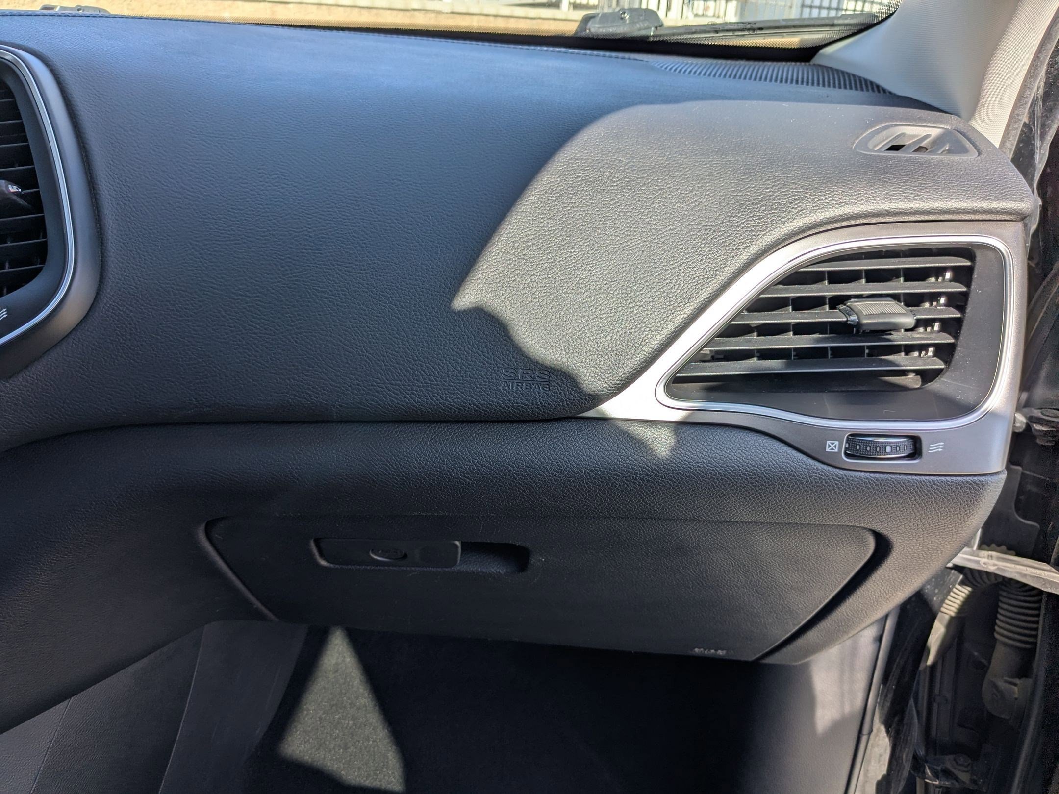 Used 2019 Jeep Cherokee Latitude w/ Popular Appearance Group image 28