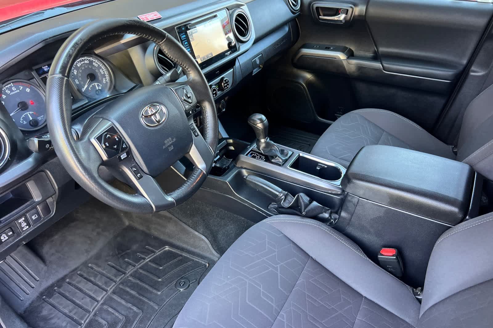 Used 2018 Toyota Tacoma TRD Off-Road w/ Technology Package AWD/4WD image 11
