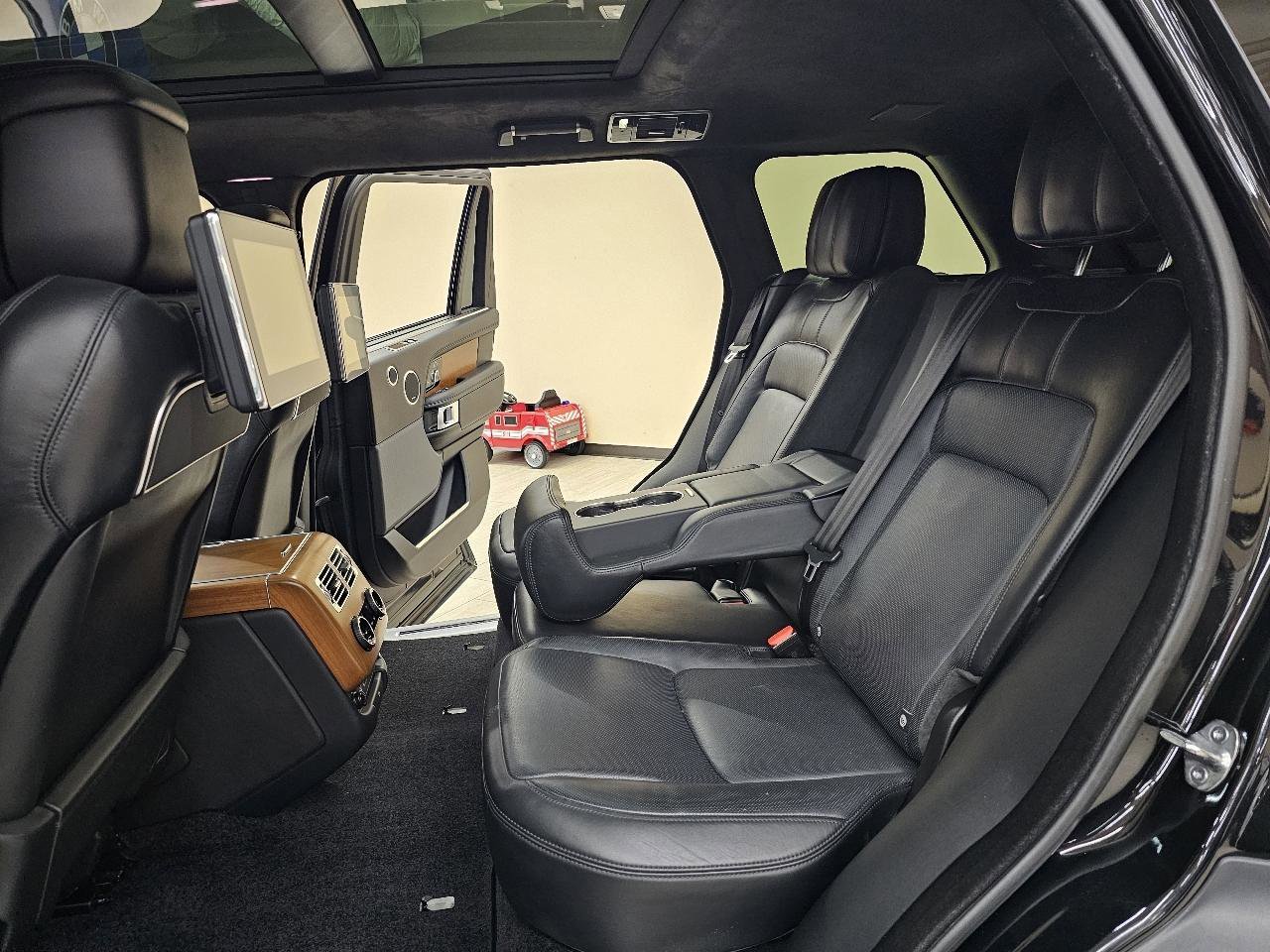 Used 2021 Land Rover Range Rover Long Wheelbase Autobiography image 24