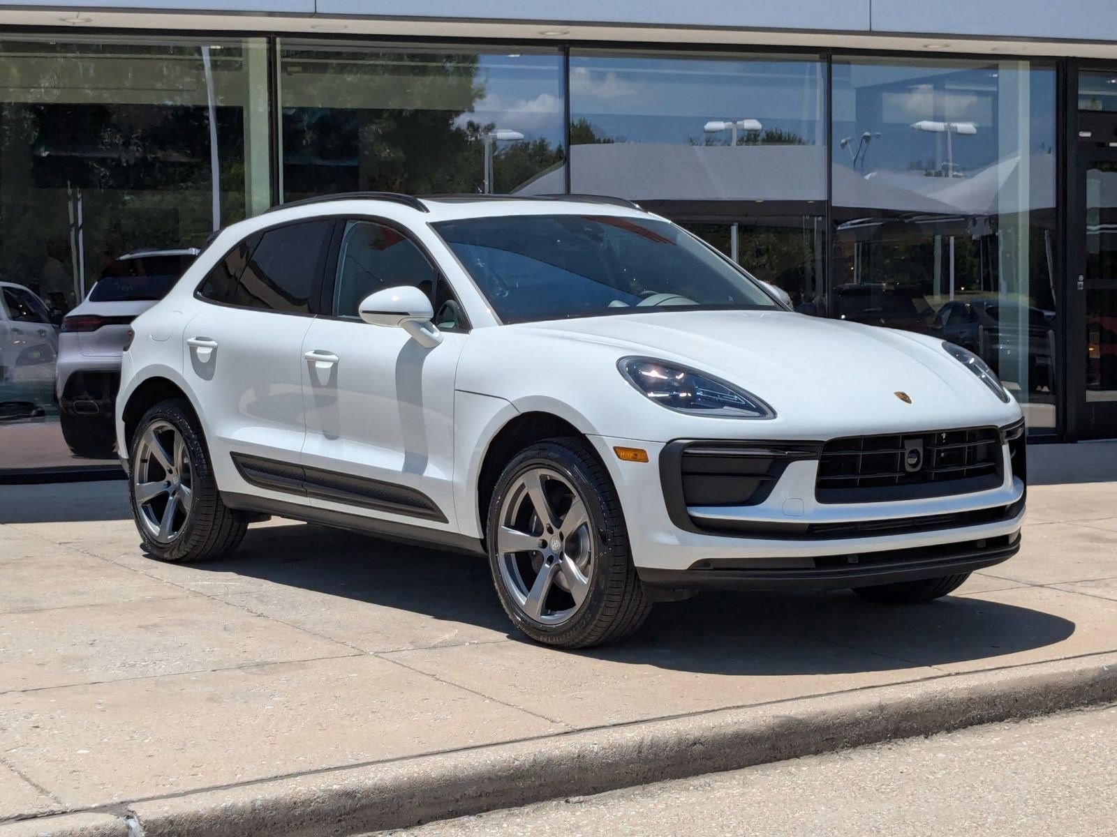 Used 2025 Porsche Macan image 7