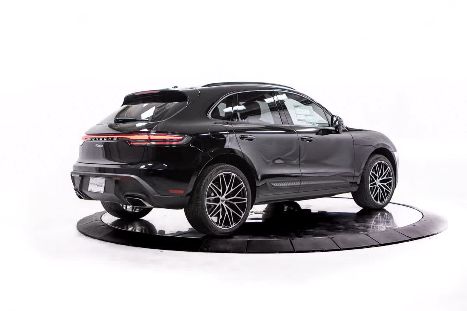 Certified 2026 Porsche Macan AWD/4WD image 7