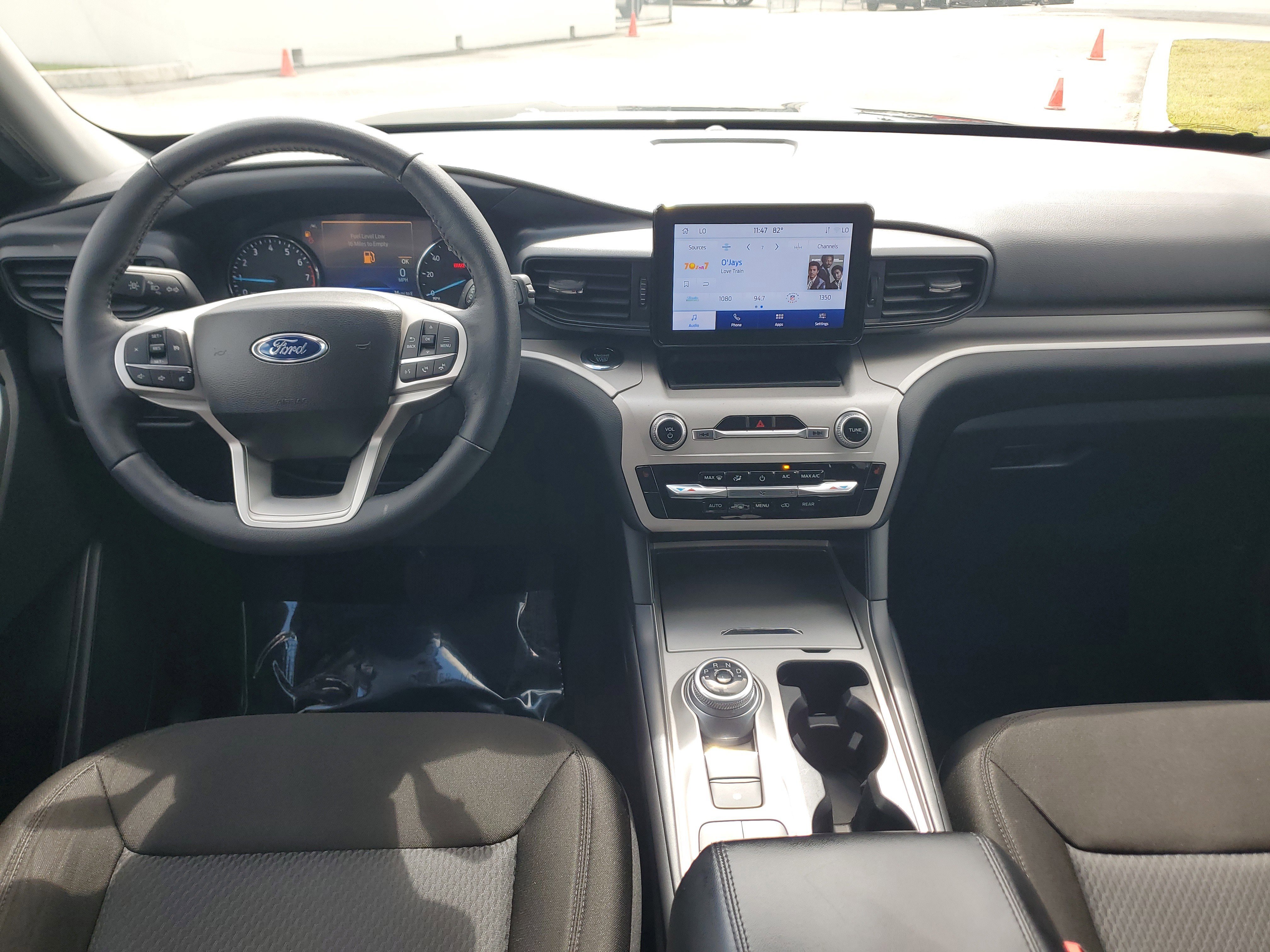 Used 2023 Ford Explorer XLT image 18