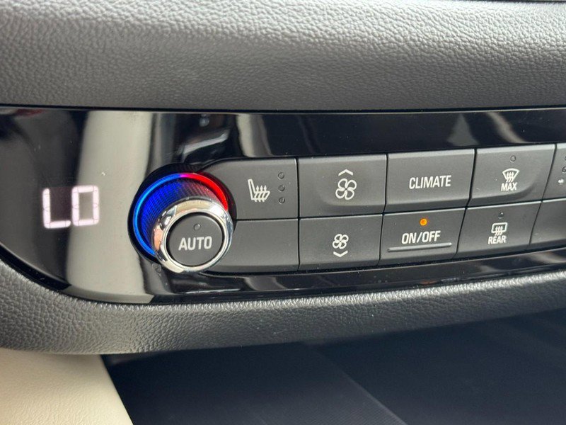 Used 2024 Buick Enclave Essence w/ Technology Package image 21