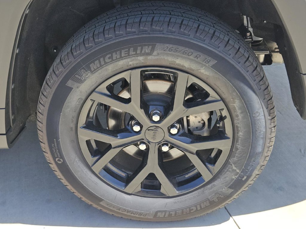 Used 2025 Jeep Grand Cherokee Altitude AWD/4WD image 43
