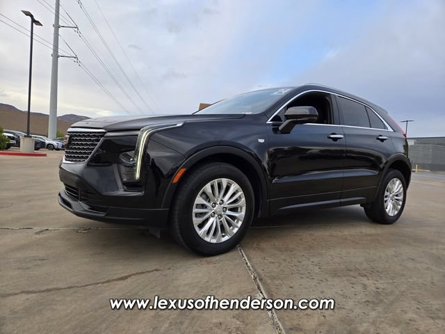 Used 2024 Cadillac XT4 Luxury w/ Cold Weather Package FWD image 2