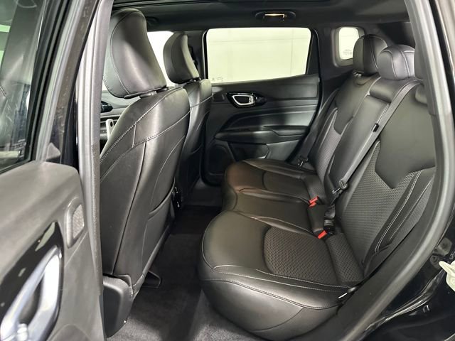Used 2024 Jeep Compass Latitude w/ Sun and Sound Group image 24