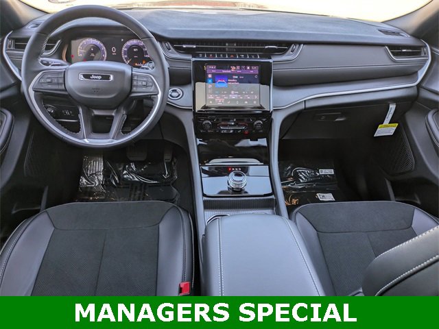 New 2025 Jeep Grand Cherokee Altitude image 23