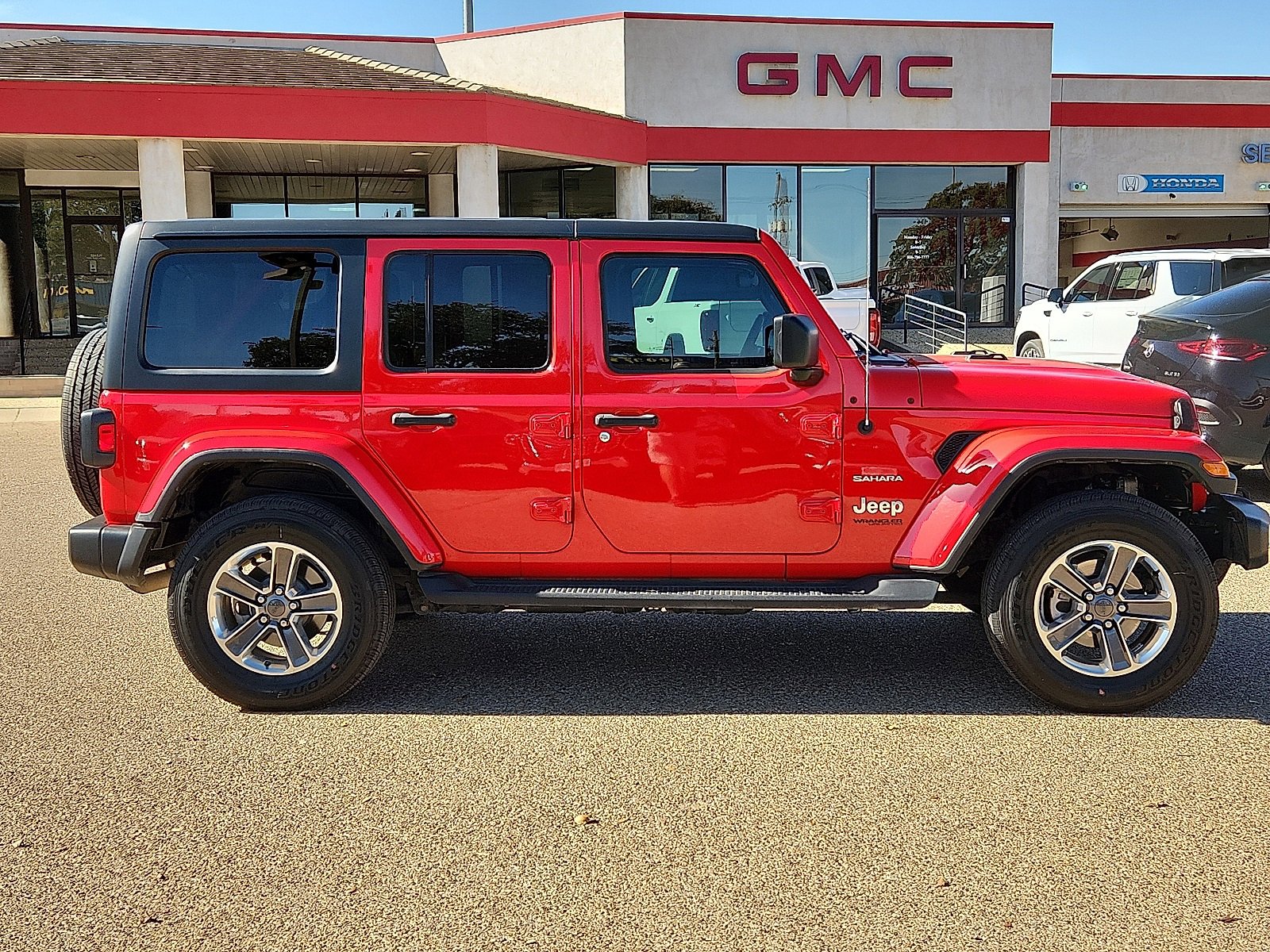 Used 2020 Jeep Wrangler Unlimited Sahara image 5
