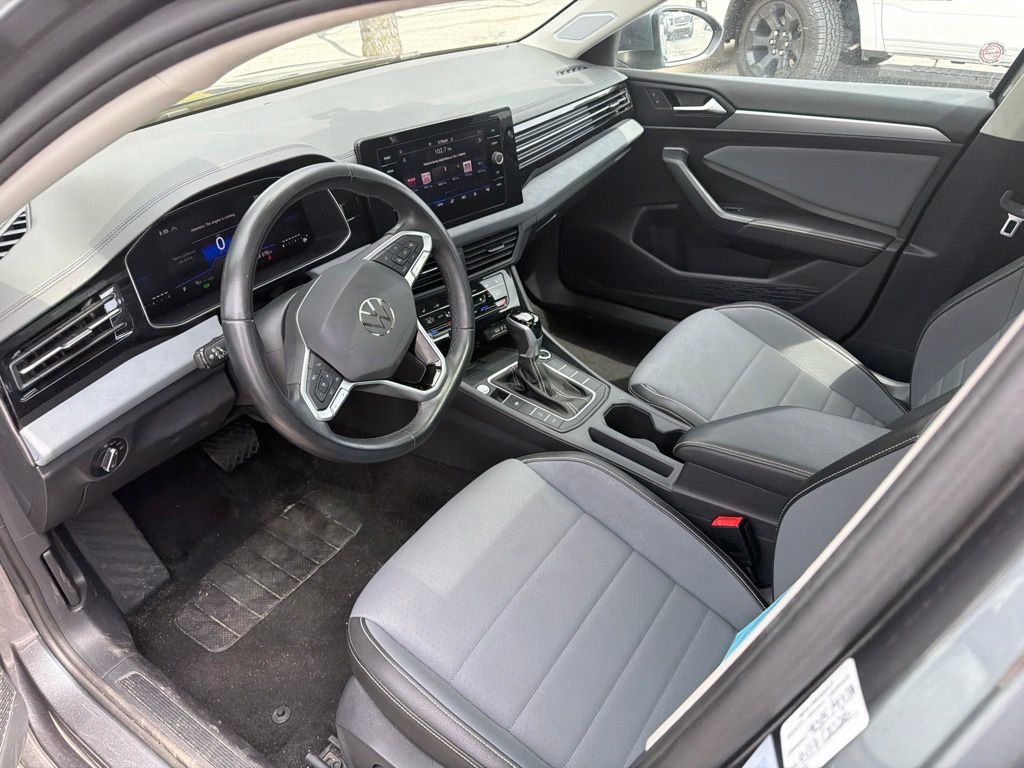 Used 2025 Volkswagen Jetta SE FWD image 10