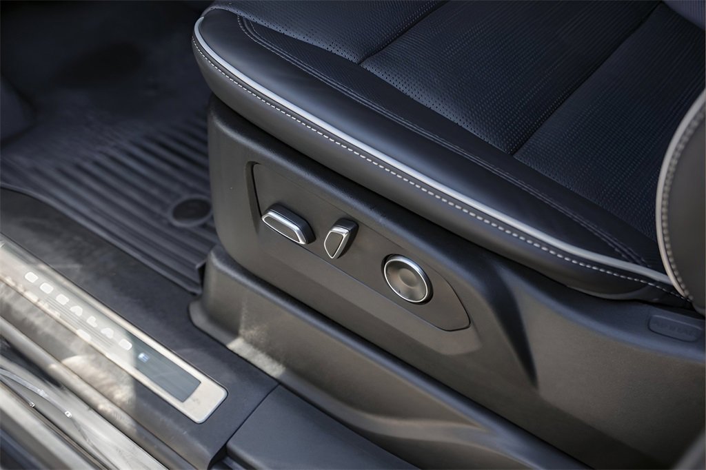 Certified 2024 Cadillac Escalade Premium Luxury w/ Performance Package image 10