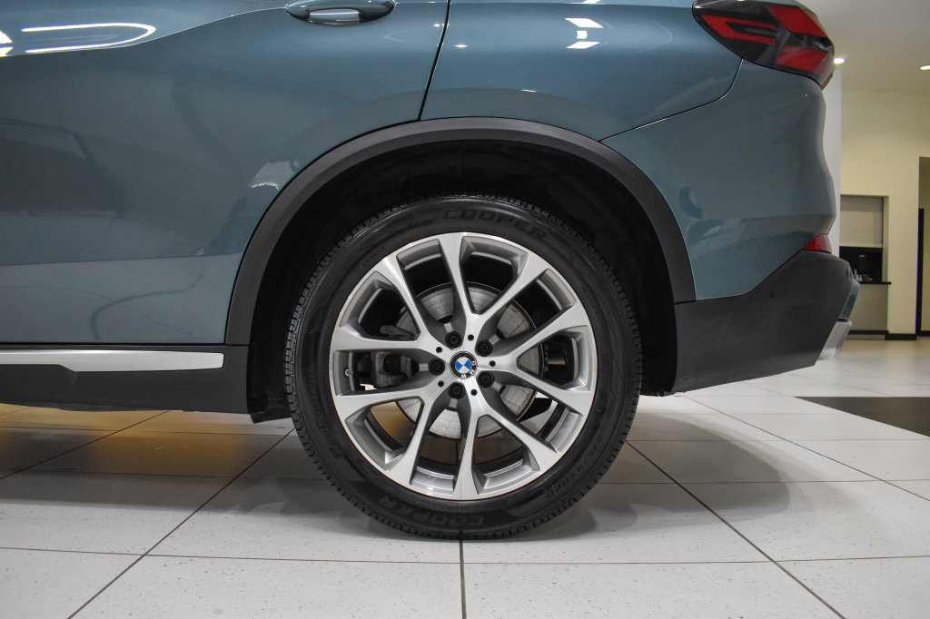 Used 2024 BMW X5 xDrive40i w/ Premium Package AWD/4WD image 13