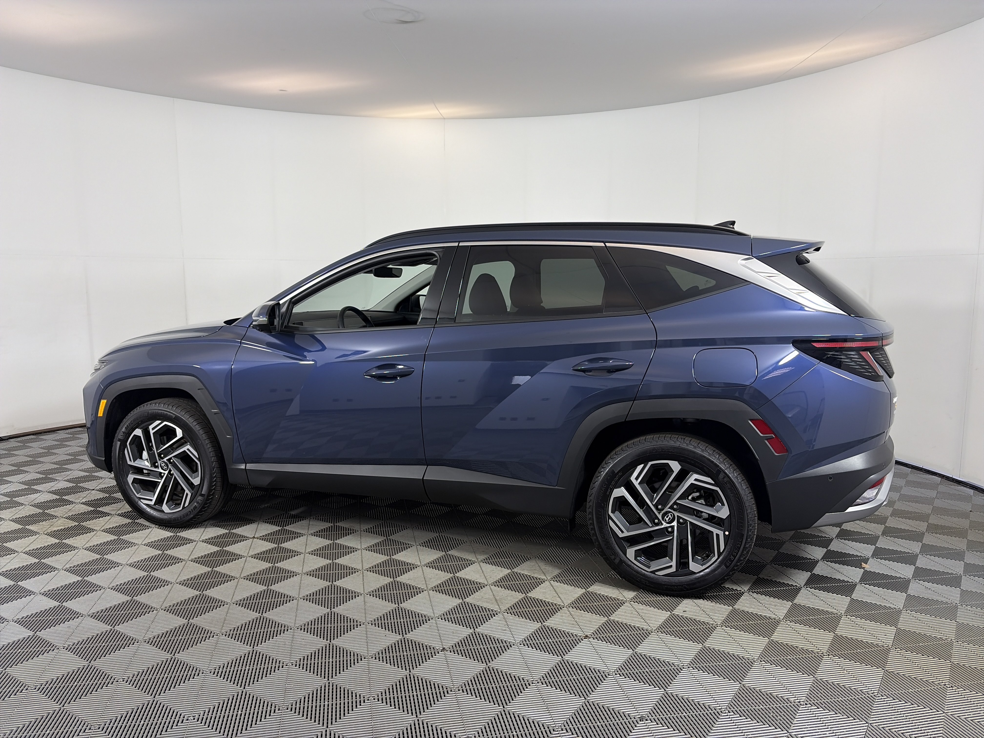 Used 2026 Hyundai Tucson Limited AWD/4WD image 8