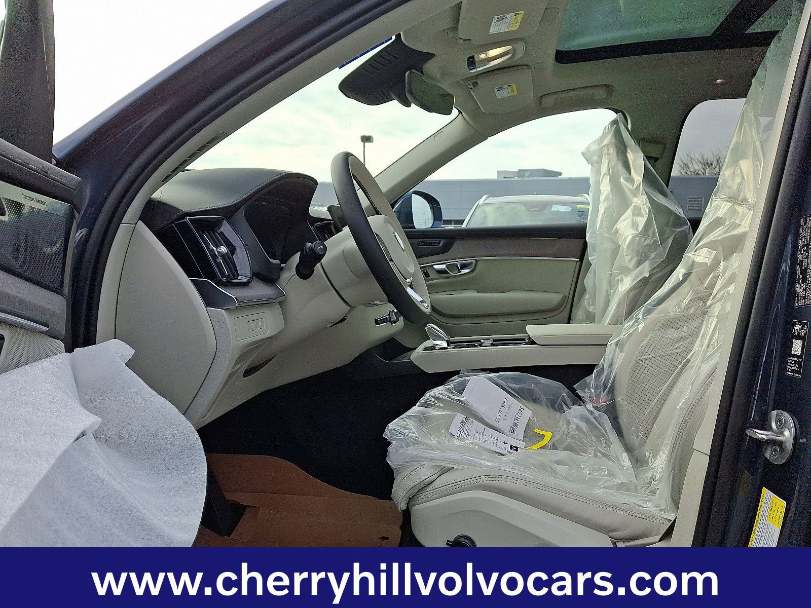 New 2026 Volvo XC90 T8 Ultra w/ Protection Package Premier image 9