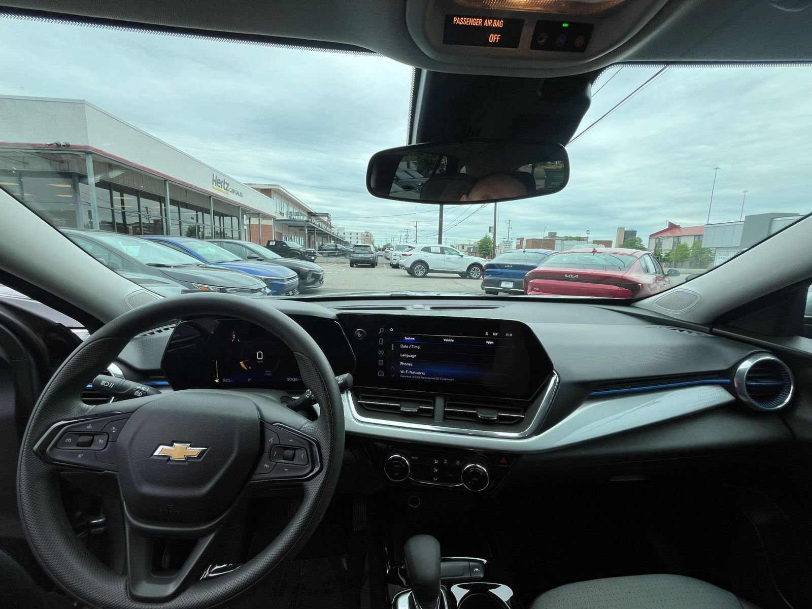 Used 2025 Chevrolet Trax LT FWD image 32
