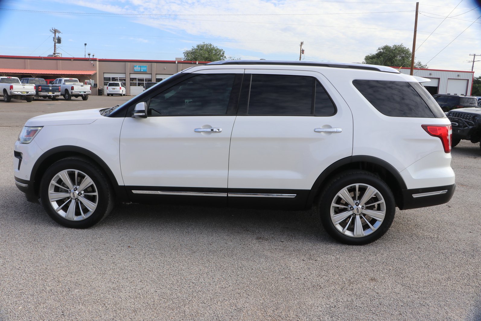 Used 2018 Ford Explorer Limited w/ Equipment Group 301A AWD/4WD image 4