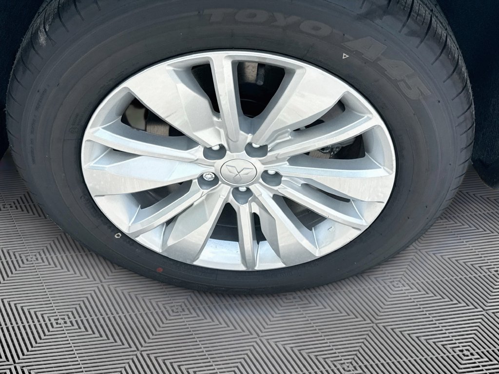 New 2026 Mitsubishi Outlander ES FWD image 32