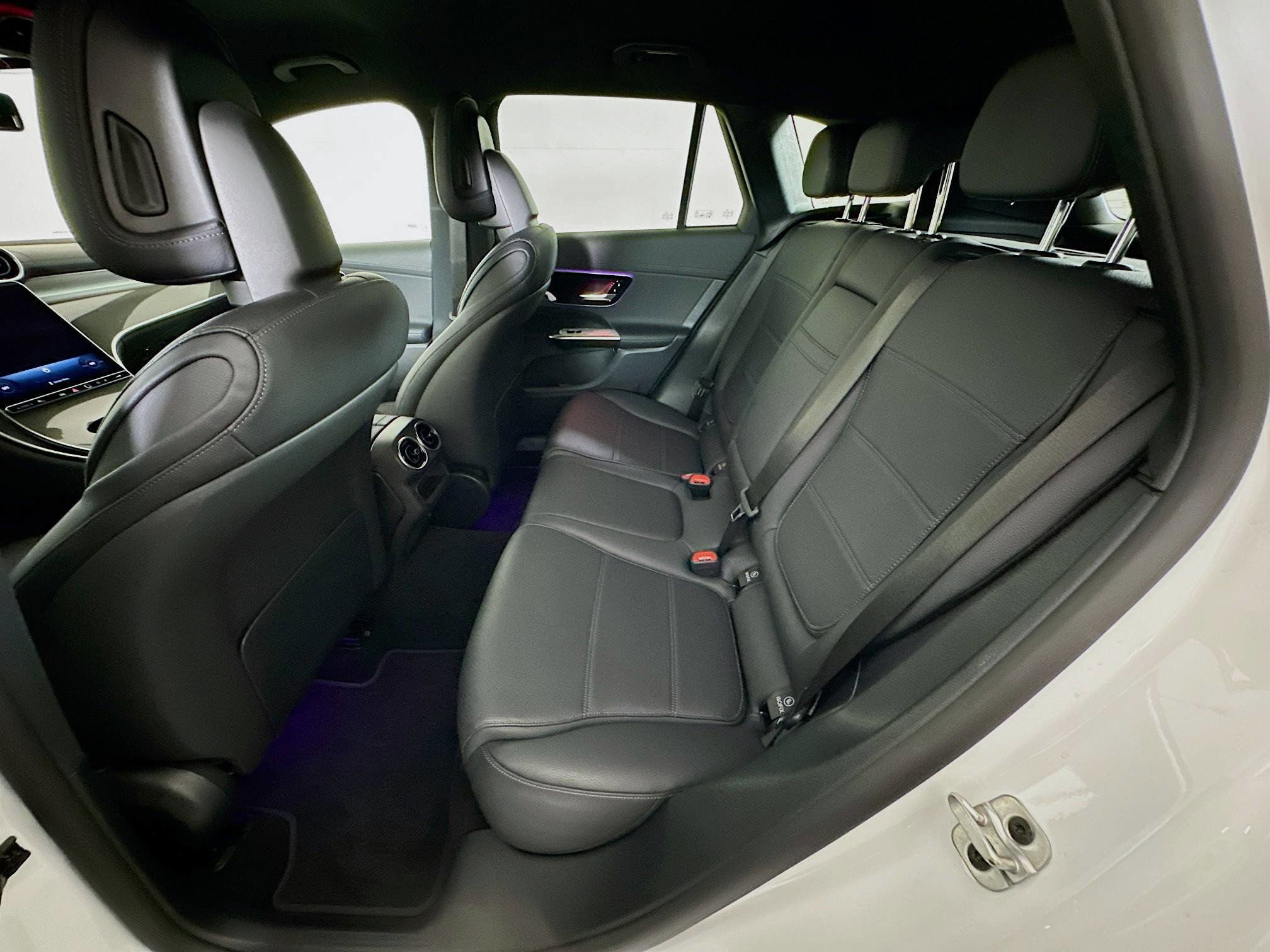 Used 2025 Mercedes-Benz GLC 300 image 28