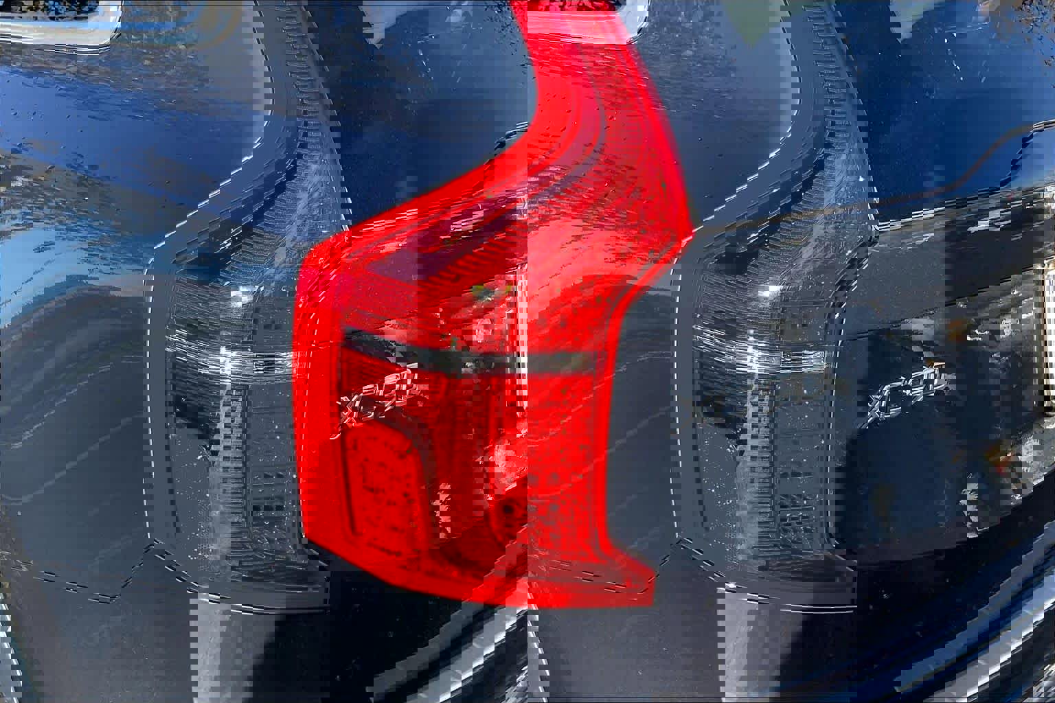 Used 2021 Volvo XC90 T5 Momentum w/ Protection Package Premier image 31