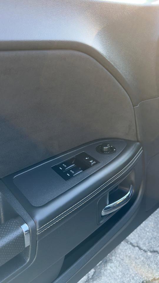 Used 2014 Dodge Challenger SRT8 w/ Harman/Kardon Audio Group image 26