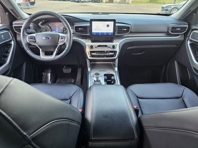 Certified 2022 Ford Explorer XLT w/ Equipment Group 202A image 8