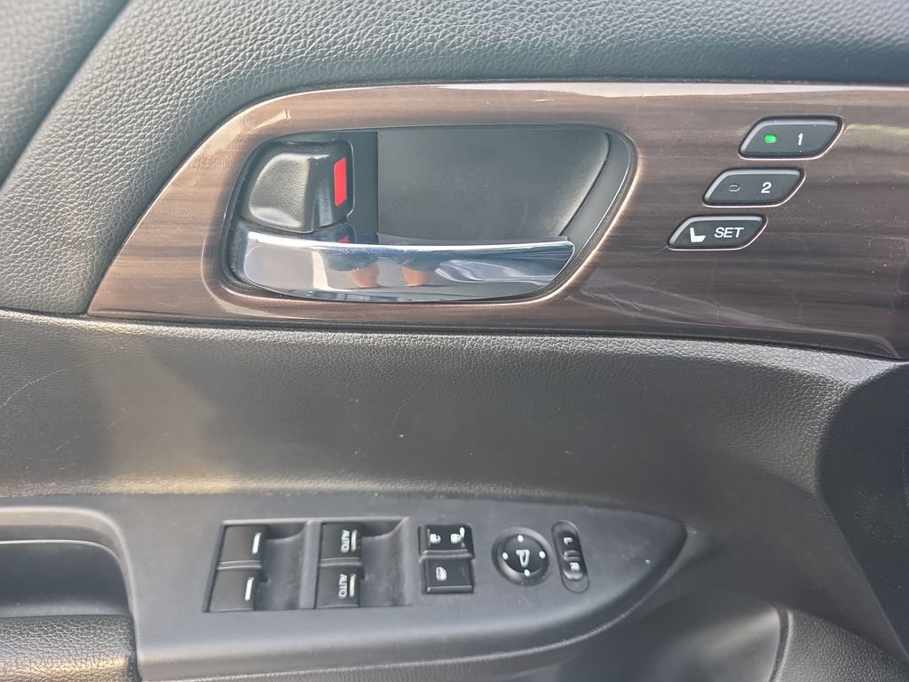 Used 2017 Honda Accord EX-L image 18