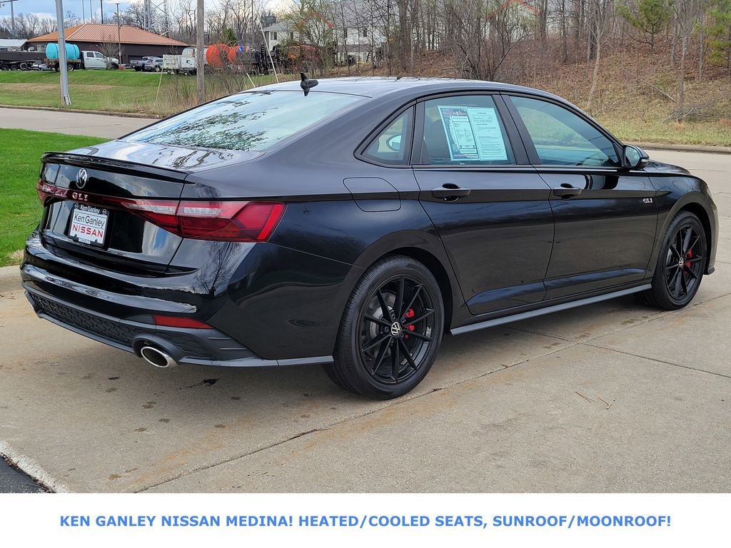 Used 2025 Volkswagen Jetta GLI Autobahn FWD image 3