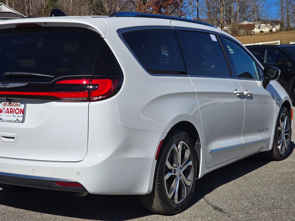 New 2026 Chrysler Pacifica Pinnacle image 40