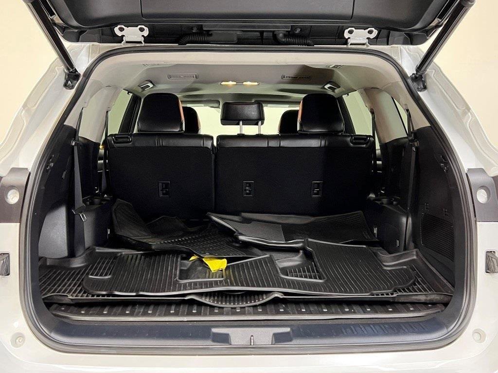 Used 2022 Toyota Highlander XLE image 11