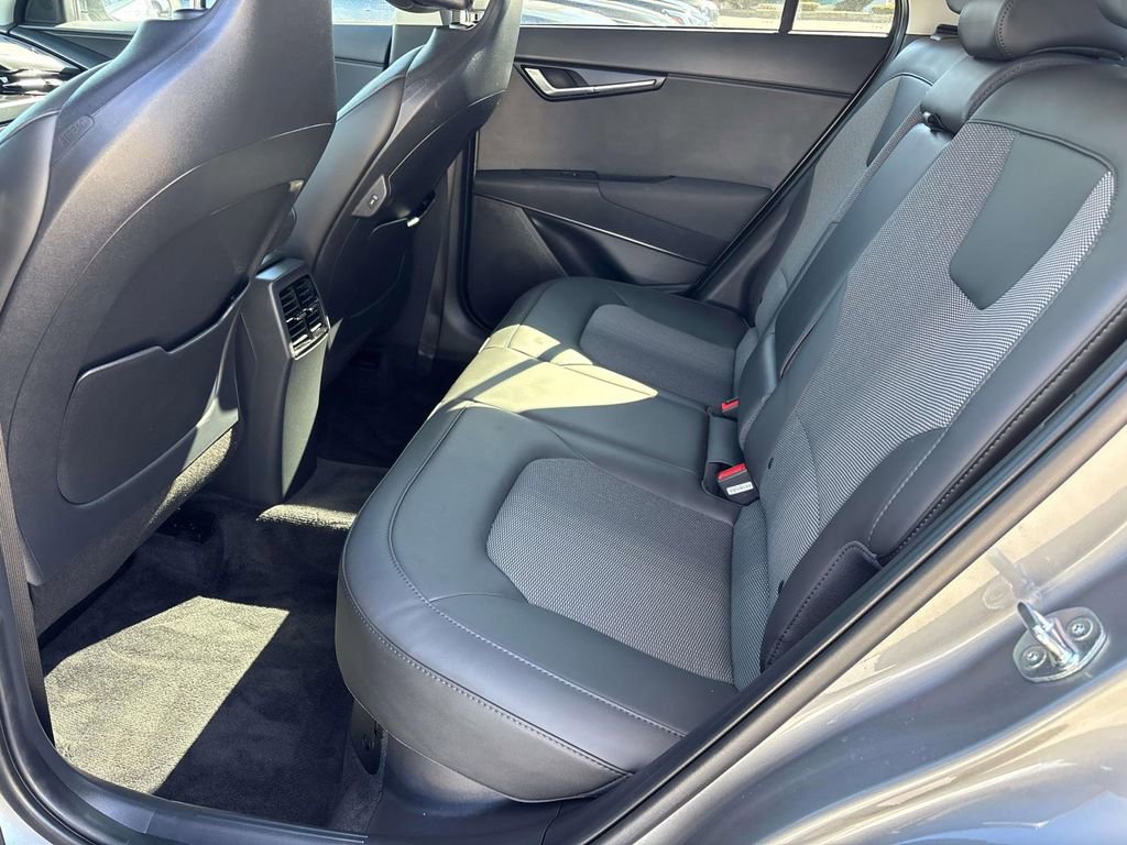 Used 2024 Kia Niro EX image 9