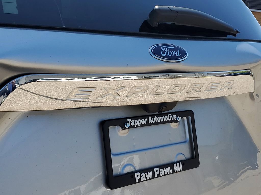 Used 2020 Ford Explorer XLT w/ Equipment Group 202A AWD/4WD image 6