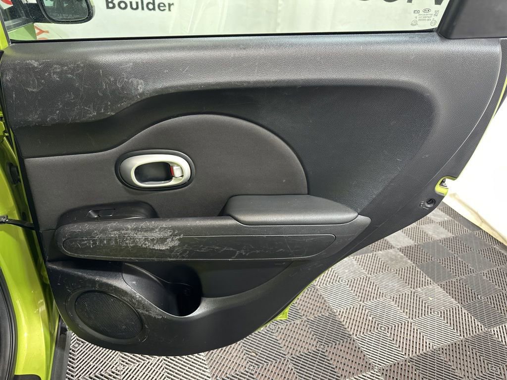 Used 2016 Kia Soul + image 12