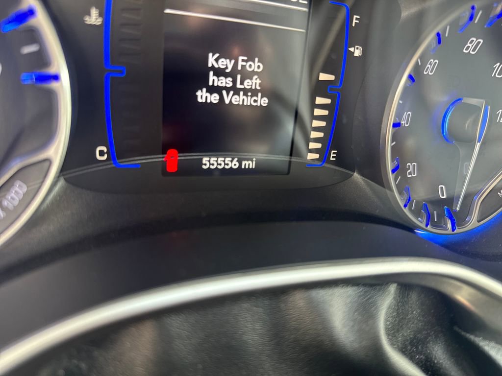 Used 2020 Chrysler Pacifica Touring-L w/ Tire & Wheel Group FWD image 10