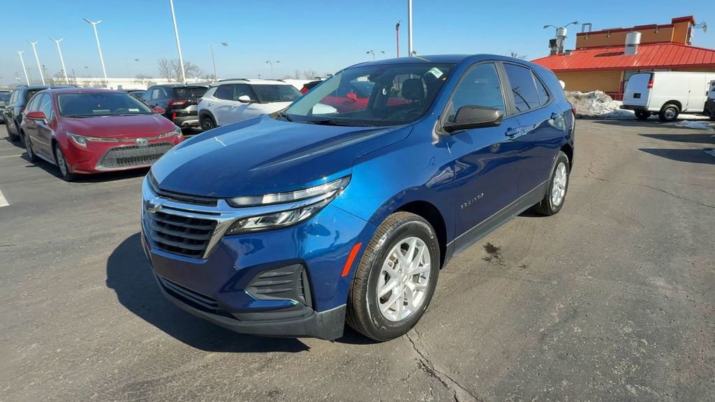 Used 2022 Chevrolet Equinox LS w/ LS Convenience Package FWD image 4