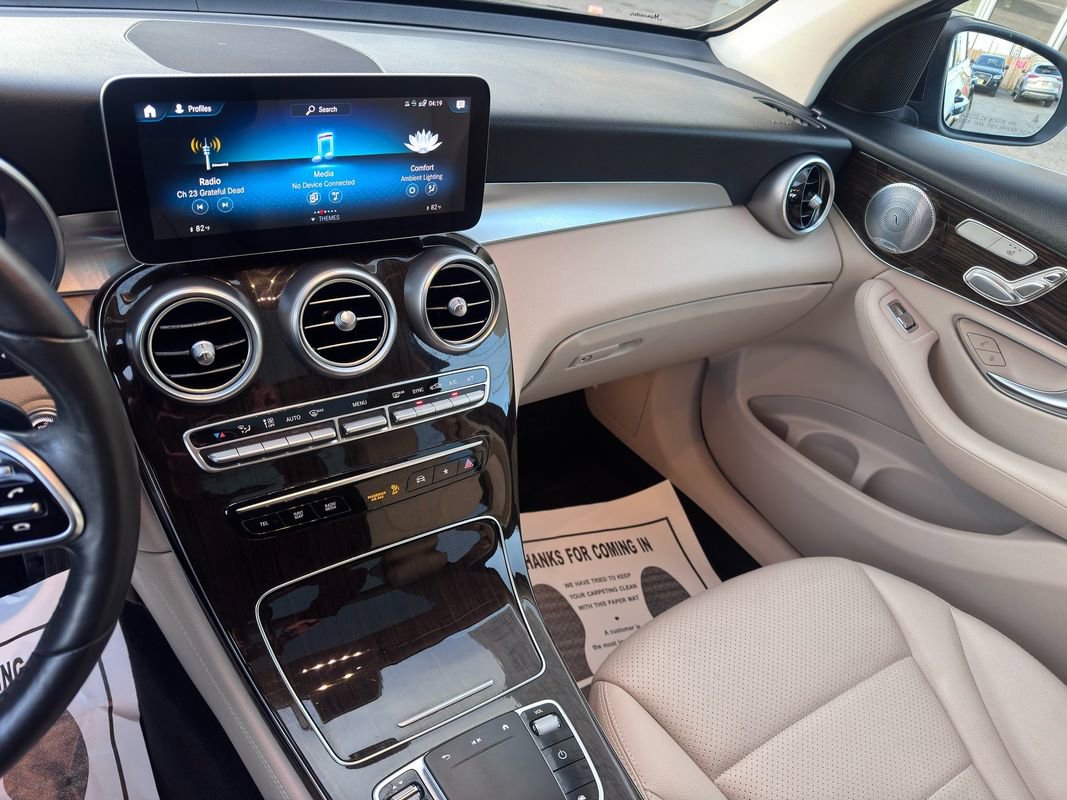 Used 2020 Mercedes-Benz GLC 300 4MATIC w/ Exterior Lighting Package image 23