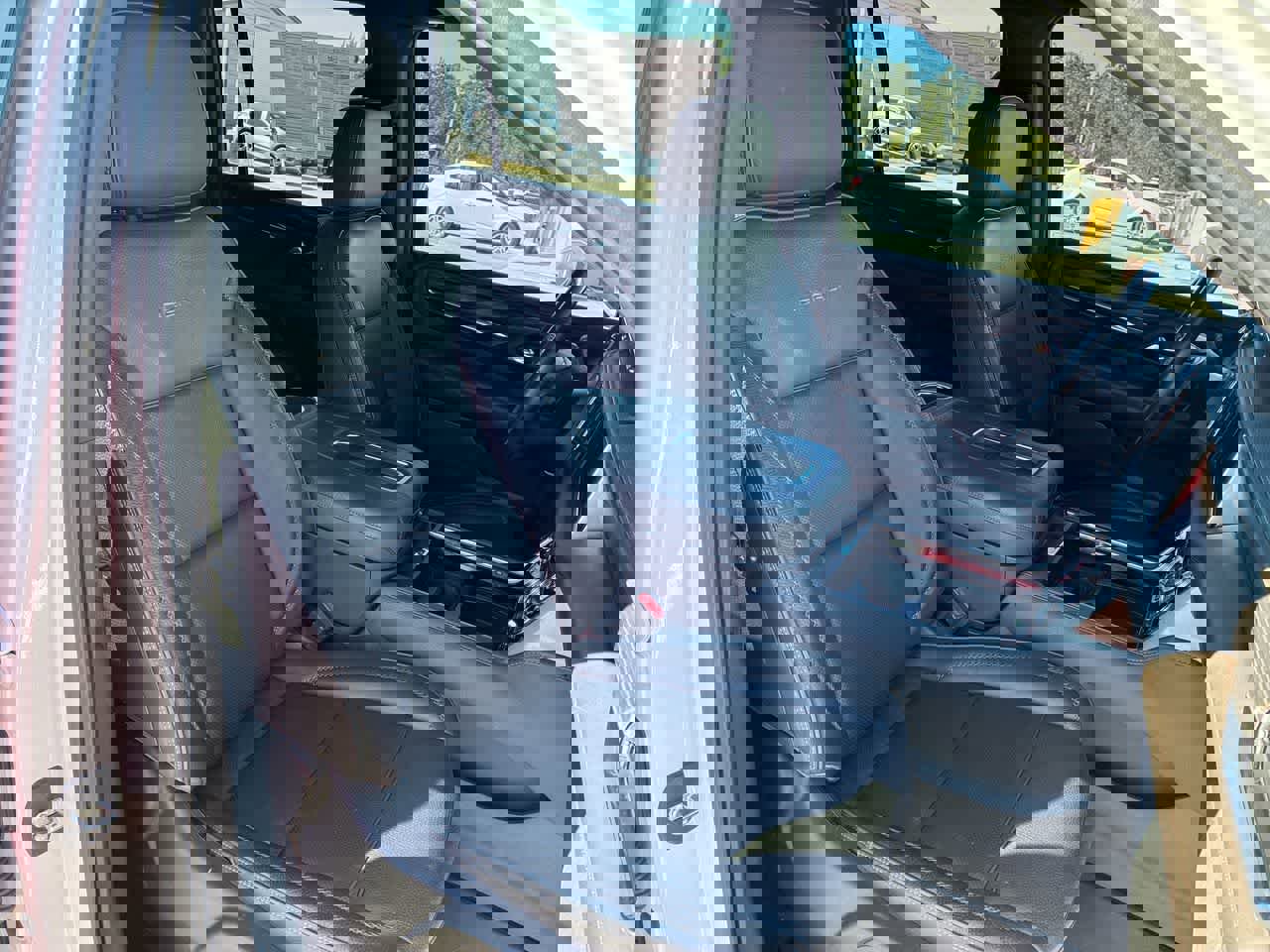 Used 2022 GMC Yukon XL Denali image 29