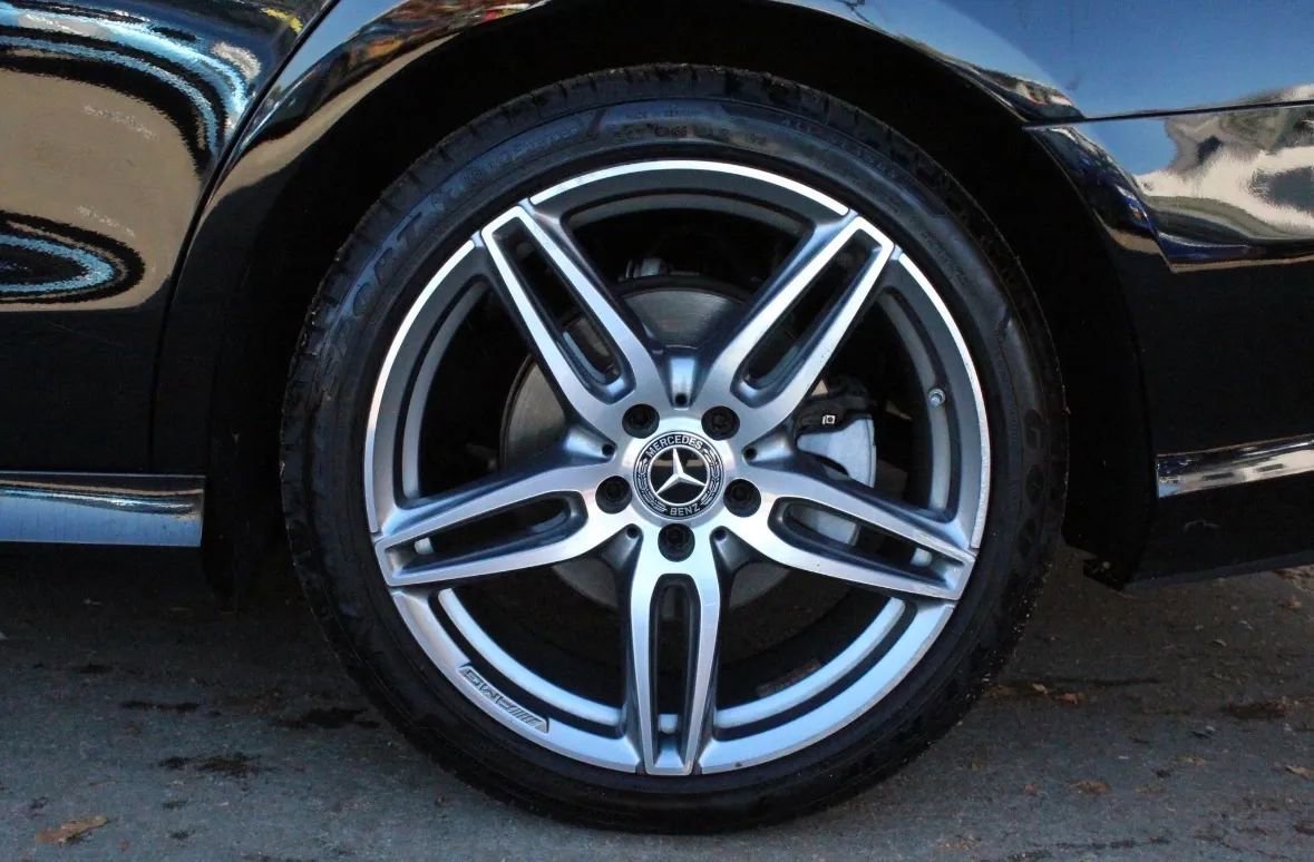 Used 2017 Mercedes-Benz E 300 4MATIC image 24