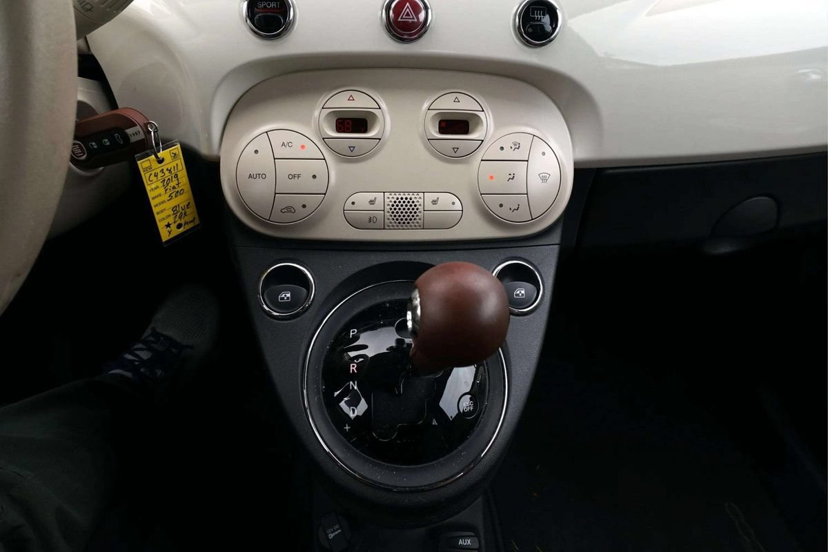 Used 2019 FIAT 500 Lounge FWD image 25