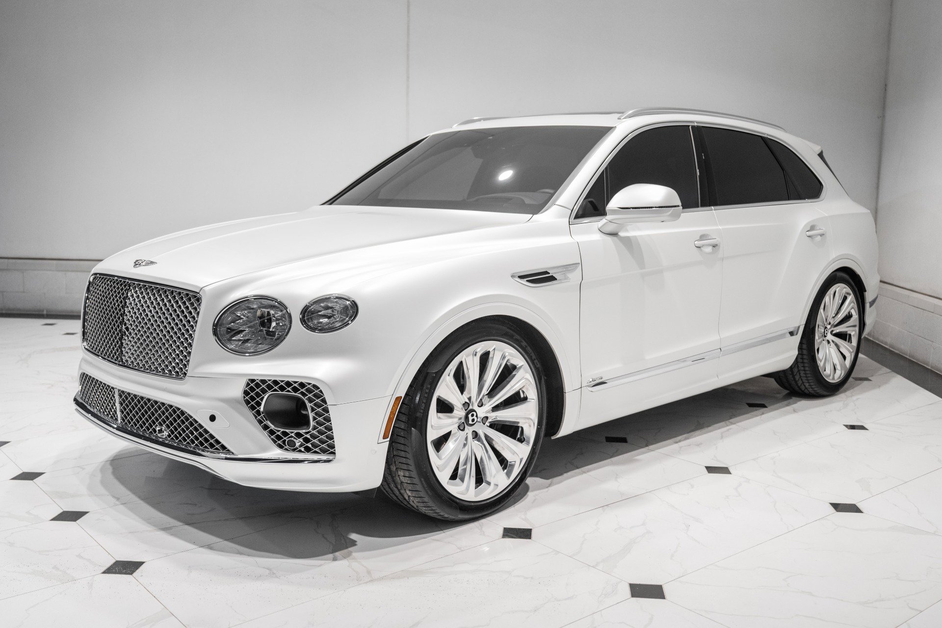 Used 2023 Bentley Bentayga image 9