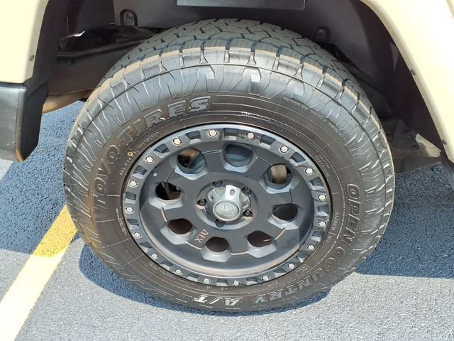 Used 2016 Jeep Wrangler Unlimited Sahara w/ Connectivity Group AWD/4WD image 26