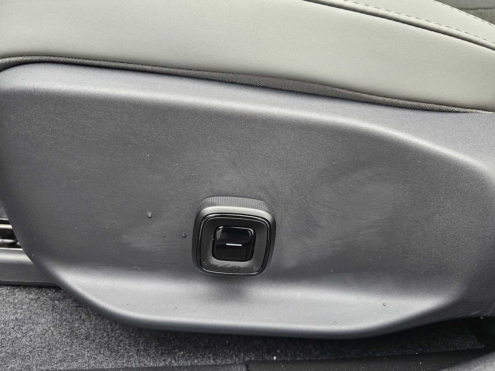 New 2026 Volvo EX30 Plus w/ Protection Package RWD image 27
