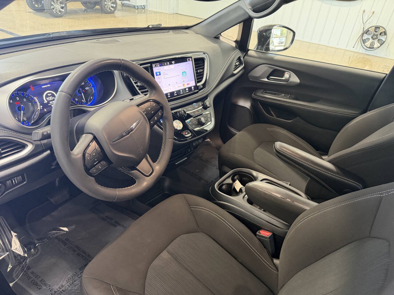 Used 2022 Chrysler Pacifica Touring FWD image 9