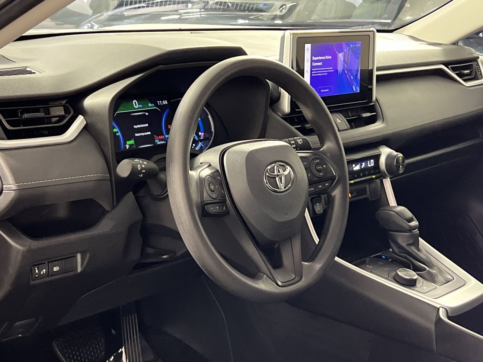 Used 2025 Toyota RAV4 XLE AWD/4WD image 17