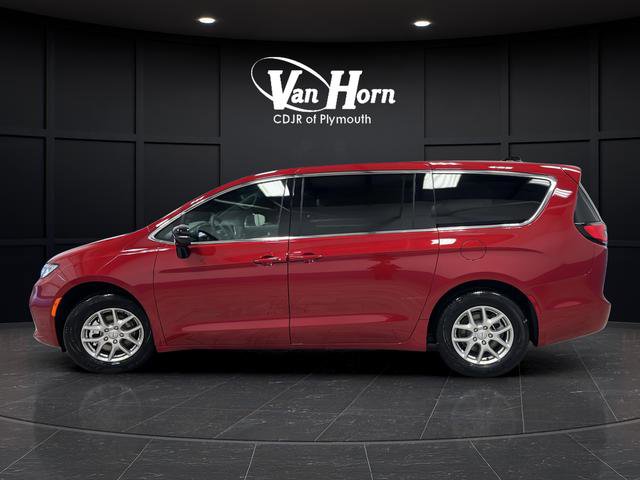 New 2026 Chrysler Pacifica Select image 4