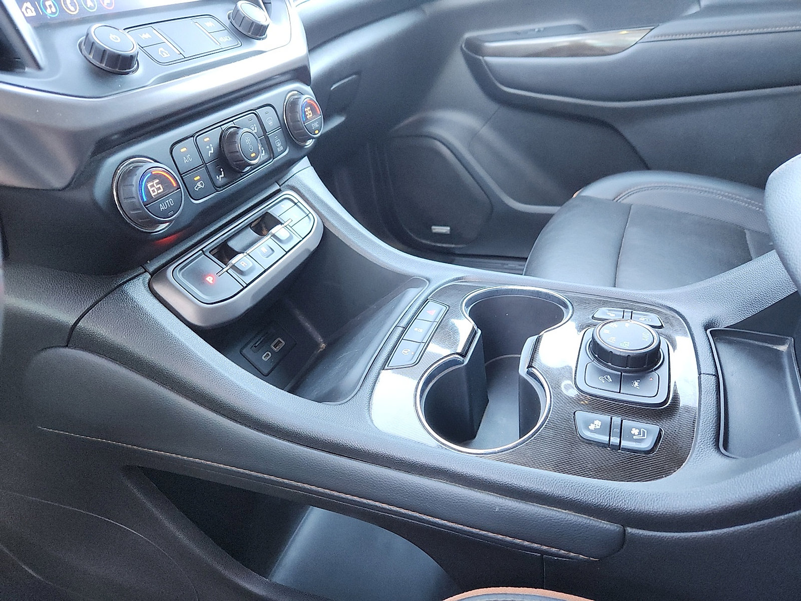 Used 2023 GMC Acadia AT4 w/ Technology Package image 20